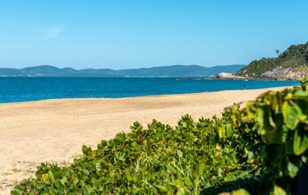 praia do buraco